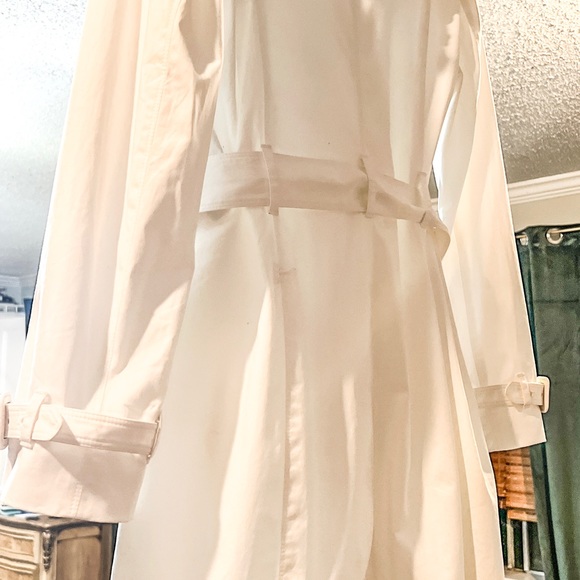 Burberry Trench Coat w/ruffled edges White / Cream - Picture 3 of 8